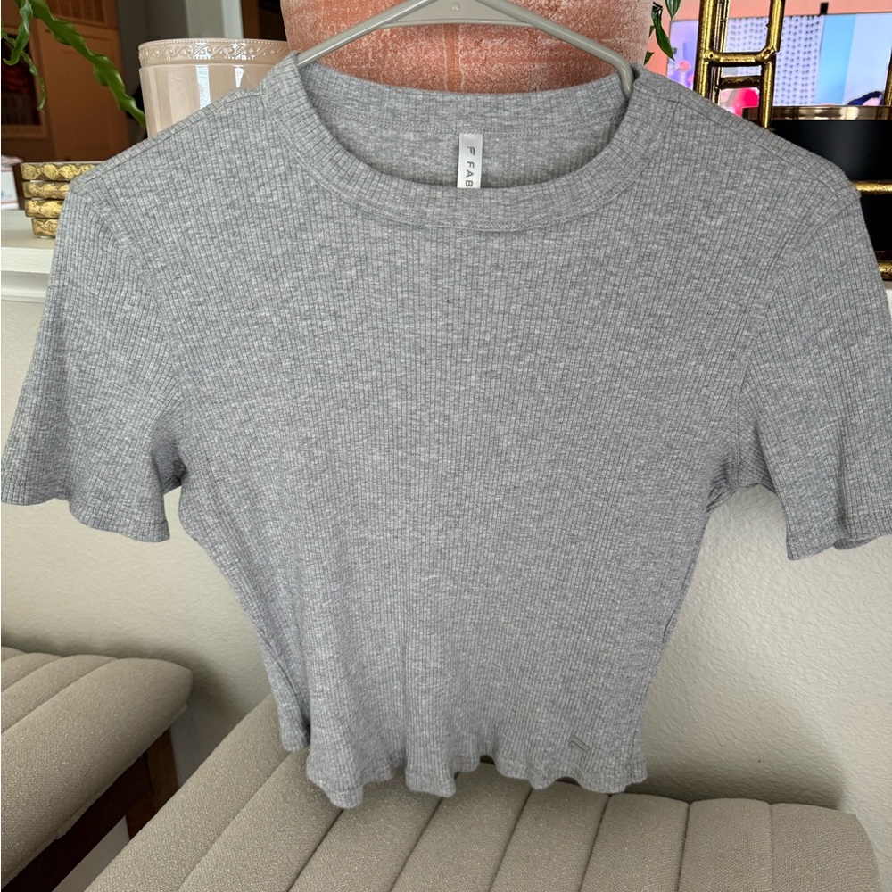 Fabletics Gray Ribbed Short Sleeve Tee